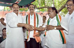 Congress Wrecking TDP, Late YS Rajasekhara Reddy, Bhuma Couple Into Congress, Telangana TDP Leader Sammari Sambaiah, CM Kiran Kumar, Chandrababu Naidu, Shanker Reddy,